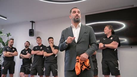 Arda Turan ilk maçında tarihi farkla galip