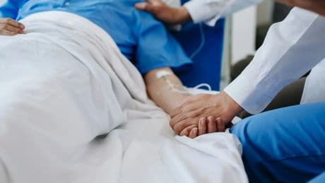 Una combinación de terapias reduce el riesgo de regreso del cáncer de colon resistente hasta en un 50%