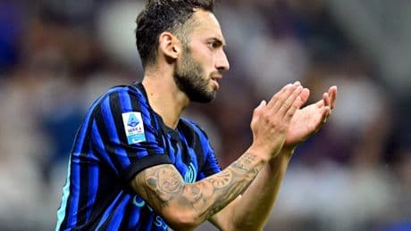 Sallanan Inter'de Chivu merkezi Hakan Çalhanoğlu'na emanet edecek