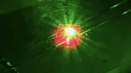 Crean un nuevo tipo de “cristal” que desafía lo que sabemos sobre el tiempo y el movimiento