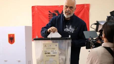 Premier progressisti ma anti clandestini. Rama e Starmer gelano la sinistra