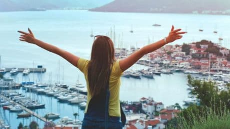 "Rester connecté, c’est s’épuiser lentement": connaissez-vous la "méthode des 3D" pour vraiment réussir à couper en vacances?