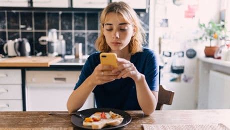 Expert dietitian warns young people 'don't take weight loss tips from influencers'