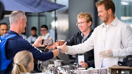 5000 Zuschauer auf dem Campus - Nagelsmann schenkt beim DFB Kaffee aus