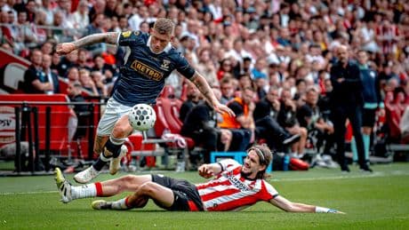 Sport kijken op tv flink duurder: ’Voetbalfan moet steeds dieper in de buidel tasten’