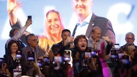 El candidato de Milei vence en Buenos Aires y arrebata la ciudad a la formación del expresidente Mauricio Macri