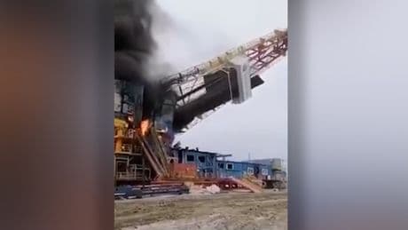 Drei Schwerverletzte - Gasinferno zerstört Ölturm in Russland