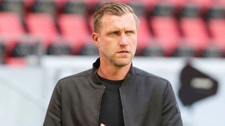 Kommt noch ein Neuer? - Krösche spricht Sechser-Machtwort bei Eintracht!