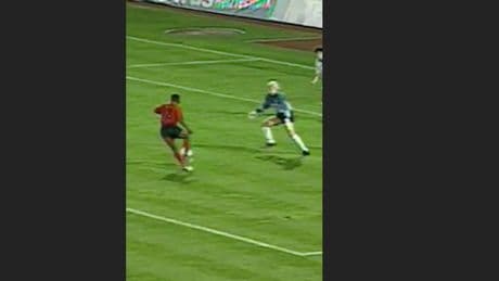 Ein Klassiker aus 1993 - Das Jahrhundert-Tor von Jay-Jay Okocha