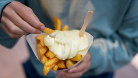 ÖKO-TEST zeigt: Die meisten veganen Mayos sind Top-Begleiter für die Grillsaison