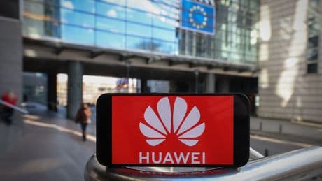La Comisión Europea insiste en "restringir o excluir" a Huawei de las redes 5G