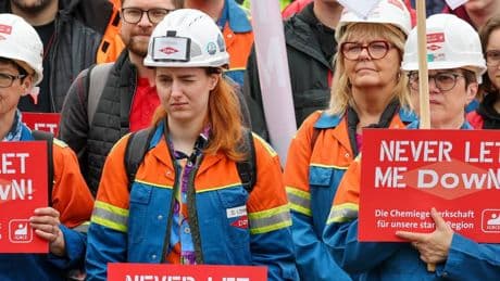 Image-Kampagnen ersetzen keine Reformen: Die Deindustrialisierung geht weiter
