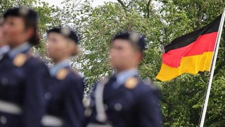 Gericht kürzt Soldat wegen Sex mit Kameraden-Ehefrau die Bezüge