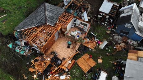 60.000 ohne Strom - Unwetter macht Menschen obdachlos