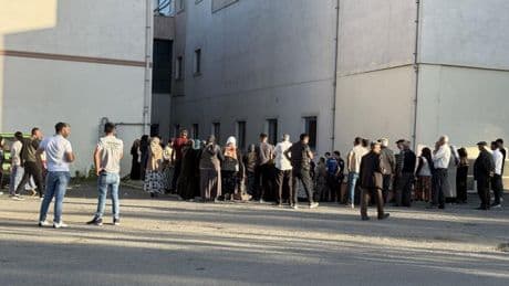 Kavgayı ayırmaya çalışan şahıs canından oldu