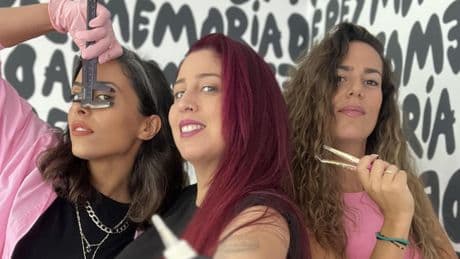 Los tres ángeles tatuadores que devuelven la autoestima a supervivientes de cáncer de mama