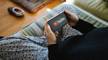 IA, concurrence aiguisée, gestion de ses stars… À 20 ans, YouTube fait face à de nouveaux défis