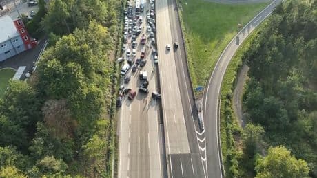 Auf der A2 in Österreich - 33 Autos kollidieren bei Massen-Crash