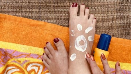 Unbedingt checken: Ihre Sonnencreme sollte frei von diesen Inhaltsstoffen sein