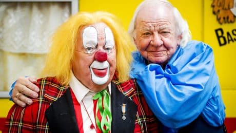 Bas en Aad van Toor krijgen munt om 50-jarige carrière te vieren