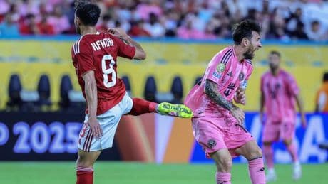 La estremecedora entrada de Achraf Dari a Leo Messi que el árbitro no vio