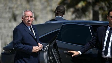 Suppression de deux jours fériés : « Il faut bien que ce travail supplémentaire soit réalisé », martèle François Bayrou dans un courrier aux partenaires sociaux