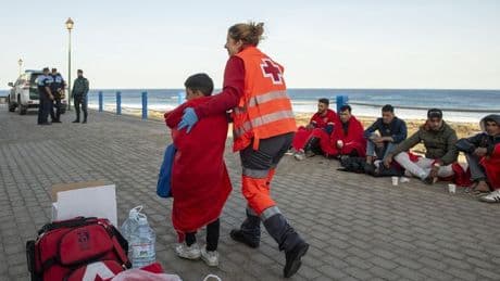 El Gobierno aprueba hoy el protocolo para reubicar a los menores migrantes de Canarias, Ceuta y Melilla