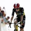 Vingegaard botst na finish op Tour-fotograaf en valt: 'Beter uit je ogen kijken'