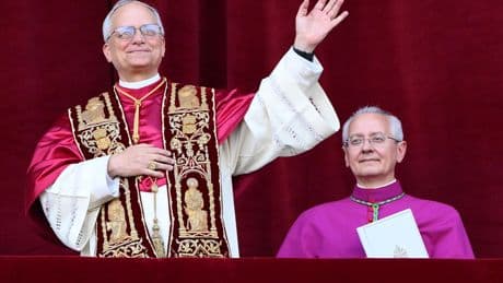El Gobierno destaca la &quot;trayectoria solidaria&quot; de Leon XIV y augura que en la curia habrá algún español
