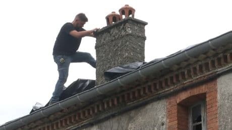 "Ce sont des vautours": ces faux artisans qui sévissent après les orages en promettant des réparations à des prix exorbitants