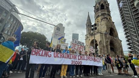 Krieg in der Ukraine: Hunderte demonstrieren zum Unabhängigkeitstag der Ukraine