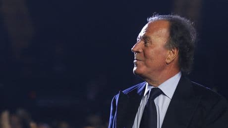 Julio Iglesias regresa a Galicia: Miranda y el cantante se han comprado una mansión en Orense