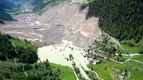 Blatten nach dem Gletscherabsturz: »Der Berg ist gekommen« - Anwohner berichten im Video