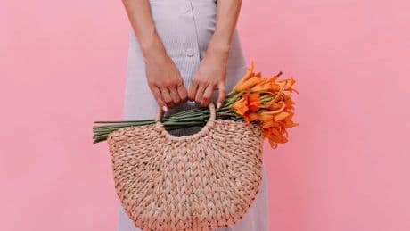 Vuelve el tiempo del ratán, el yute y el mimbre: bolsos bonitos (y baratos) para verano