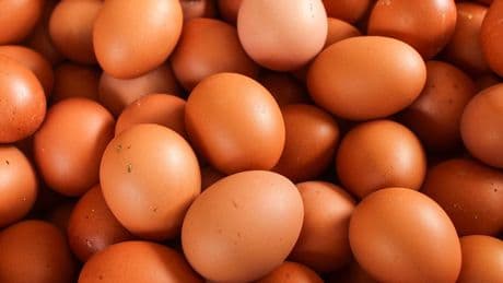 Marketlerde artık kahverengi yumurta satılmayacak