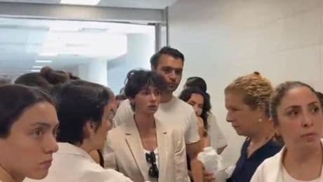Ayşe Barım Gezi suçlamasıyla hakim karşısında: Duruşmaya ara verildi
