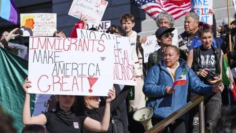 El Supremo de EEUU permite a Trump revocar la residencia temporal concedida por Biden a más de 532.000 inmigrantes