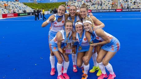 Teruggekeerde routinier Xan de Waard wervelt Oranje in finale langs Duitsland: ’Dit wilde ik het allerliefste’