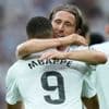 Geëmotioneerde Modric en Ancelotti zwaaien Real Madrid glansrijk uit: Mbappé bezorgt Madrilenen 2-0-zege tegen Sociedad
