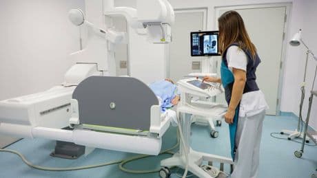 La UE se prepara para excluir a empresas chinas de contratos públicos del sector sanitario (y estos son los motivos)