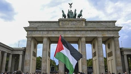 Berlin’de binlerce kişi Filistin için sokağa döküldü! Alman siyasetçiden “Gazze’ye sessiz kalanların merhameti yoktur” açıklaması