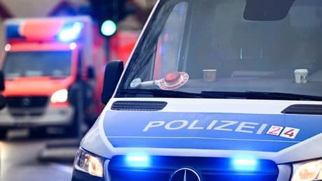 Fahnen und Trommel geklaut - Chaoten stürmen Fußballspiel und bedrohen Kinder