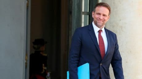 "Un danger mortel pour certains industriels": le ministre Marc Ferracci confirme que la France veut "changer de méthode" face à Trump