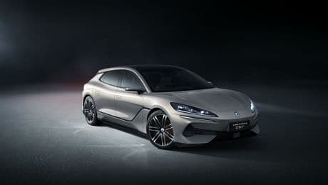 Denza Z9 GT, la berline sportive de BYD se déplace en crabe