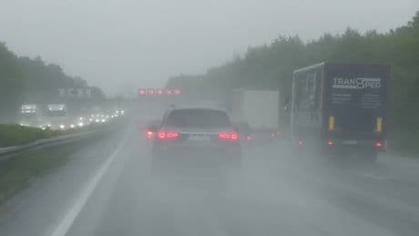 Regen, Sturm, Blitze - Hier säuft Hannover ab