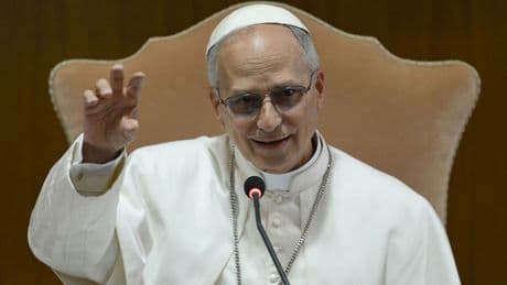 El Papa se dirige a los periodistas: "Desarmemos las palabras y ayudaremos a desarmar la Tierra"