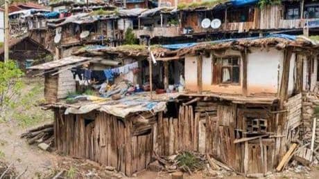 Nepal evlerini andırıyor! Tüm mahalle tek yapıda yaşıyor: Her şey bir felaketle başladı