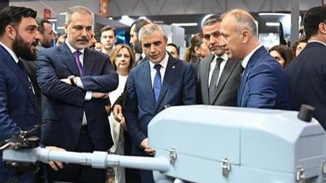 Dışişleri Bakanı Hakan Fidan, 17'nci Uluslararası Savunma Sanayii Fuarı'nda stantları gezdi