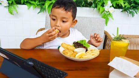’Dat scherm… moet dat per se tijdens het eten?’