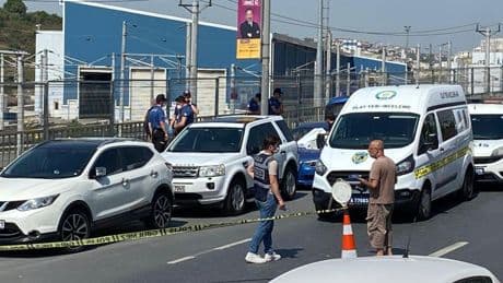 Marmaray istasyonu önünde kahreden görüntü! Cansız bedeni aracın içinde bulundu